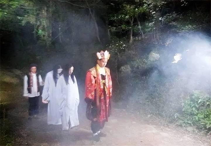 梦见车祸现场死人彳艮恐怖，这预示着什么不祥的征兆？