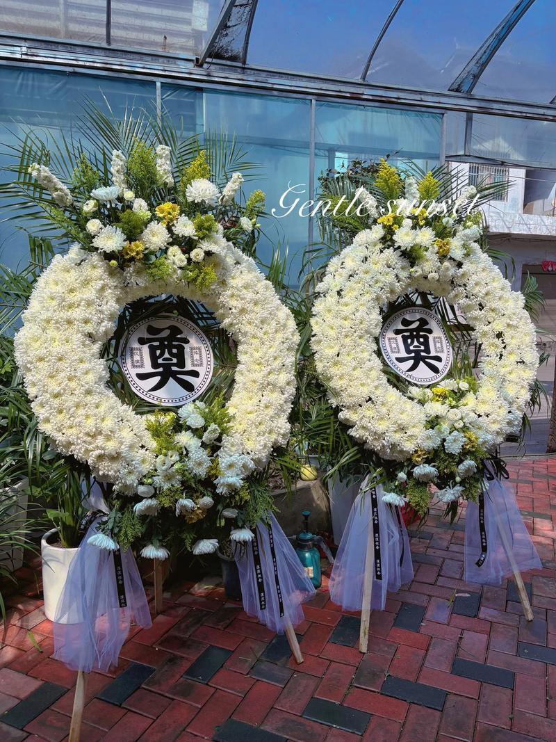梦见送葬时拿花圈，这伙人送走逝者预示着什么征兆？