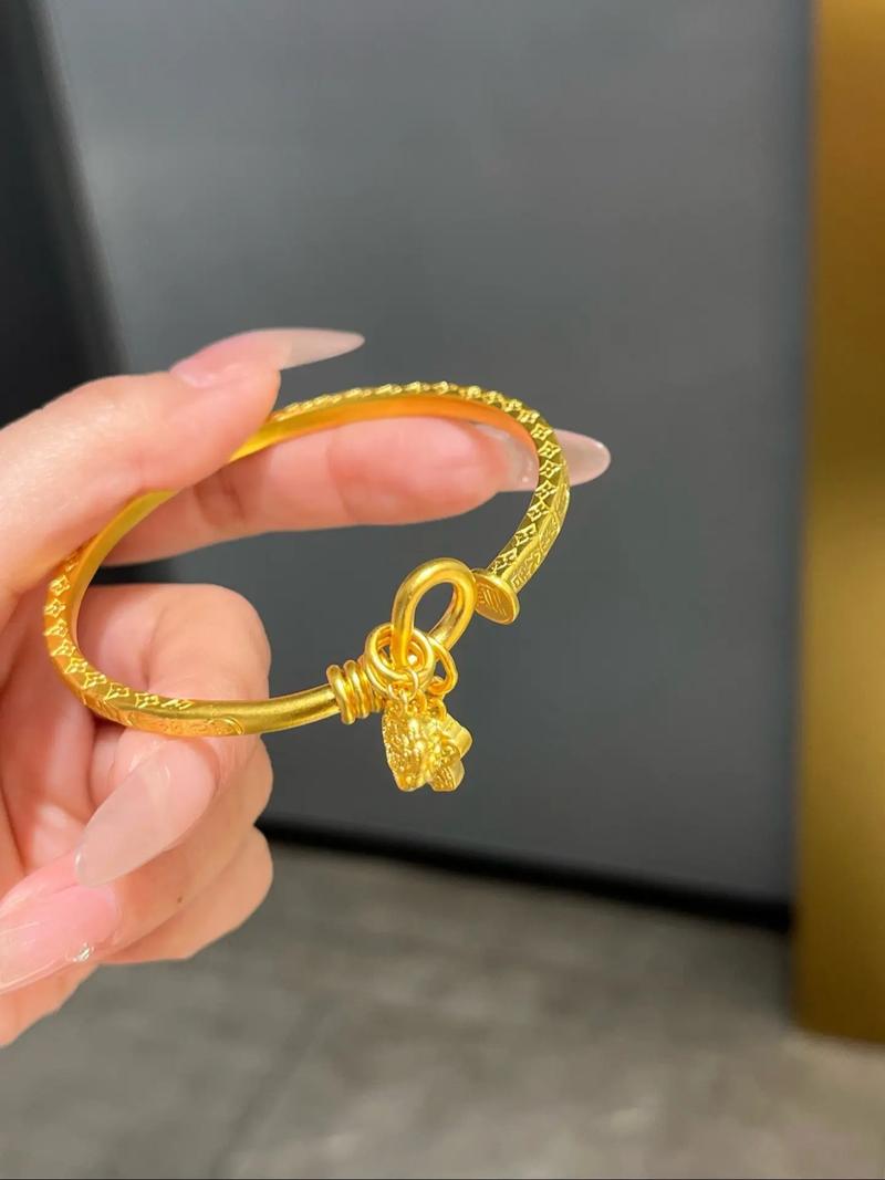 戴金手镯有哪些风水禁忌？如何佩戴更吉利？