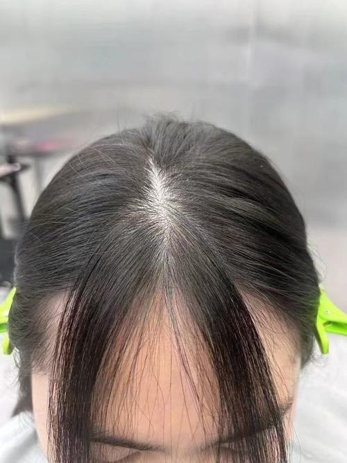 女人梦见自己剪刘海丑了这预示着什么不好的征兆？