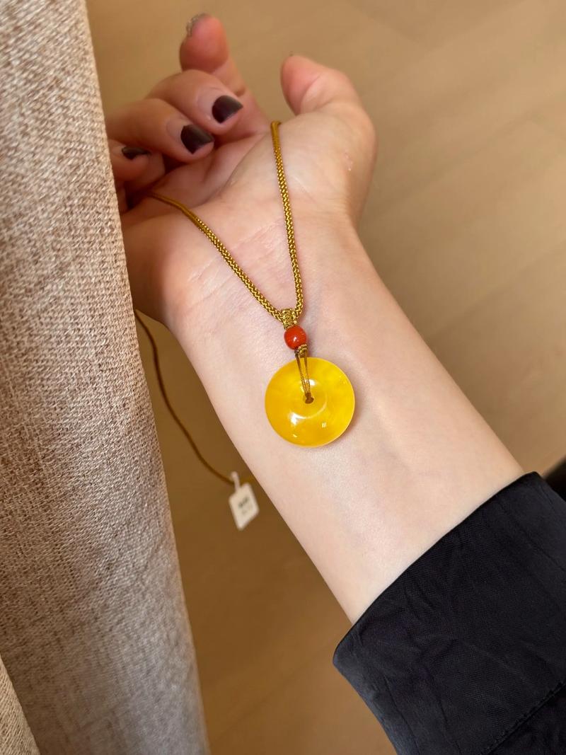 白蜡金命适合佩戴哪三种饰品来增强运势？