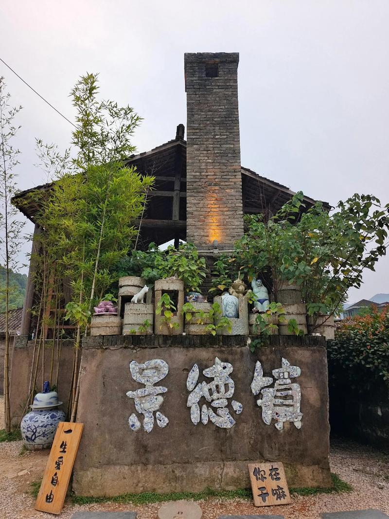 江西风水先生出自哪个地区？景德镇有哪些著名的鬼屋和旅游景点推荐？