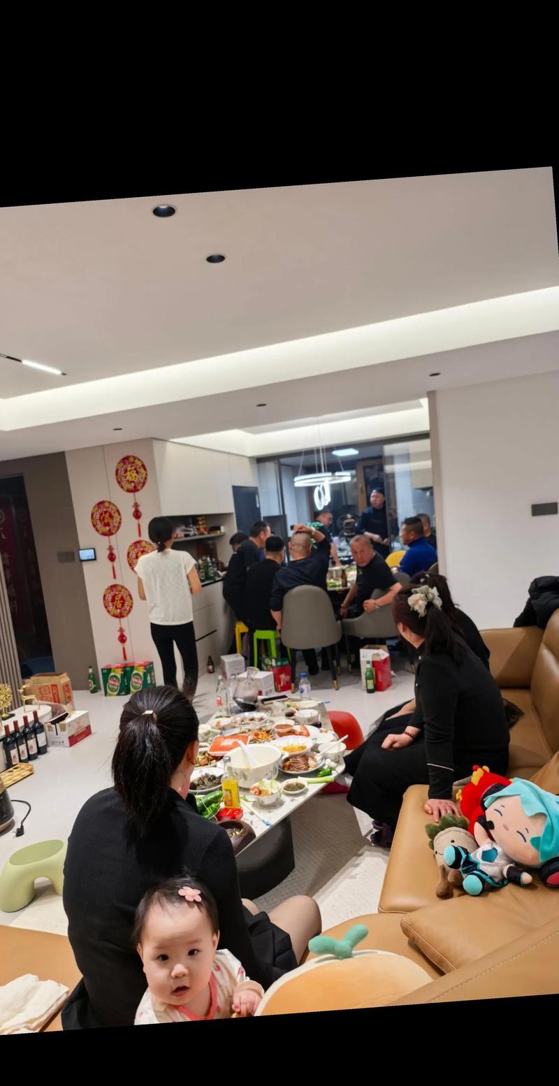 梦见许多人来我家聚餐预示着什么吉凶？