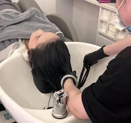 梦见自己洗头发预示着什么含义或有什么特殊象征？