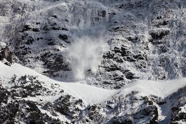 以婚女人梦见雪崩有什么忒别的寓意吗？