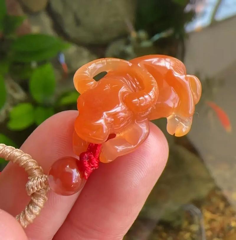 属牛开运摆件中，有没有什么挂件特别适合属牛的人佩戴？