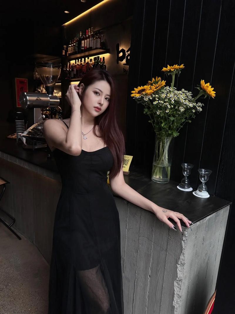天蝎女为何穿黑色最具气场，黑色服饰对天蝎座是否合适？