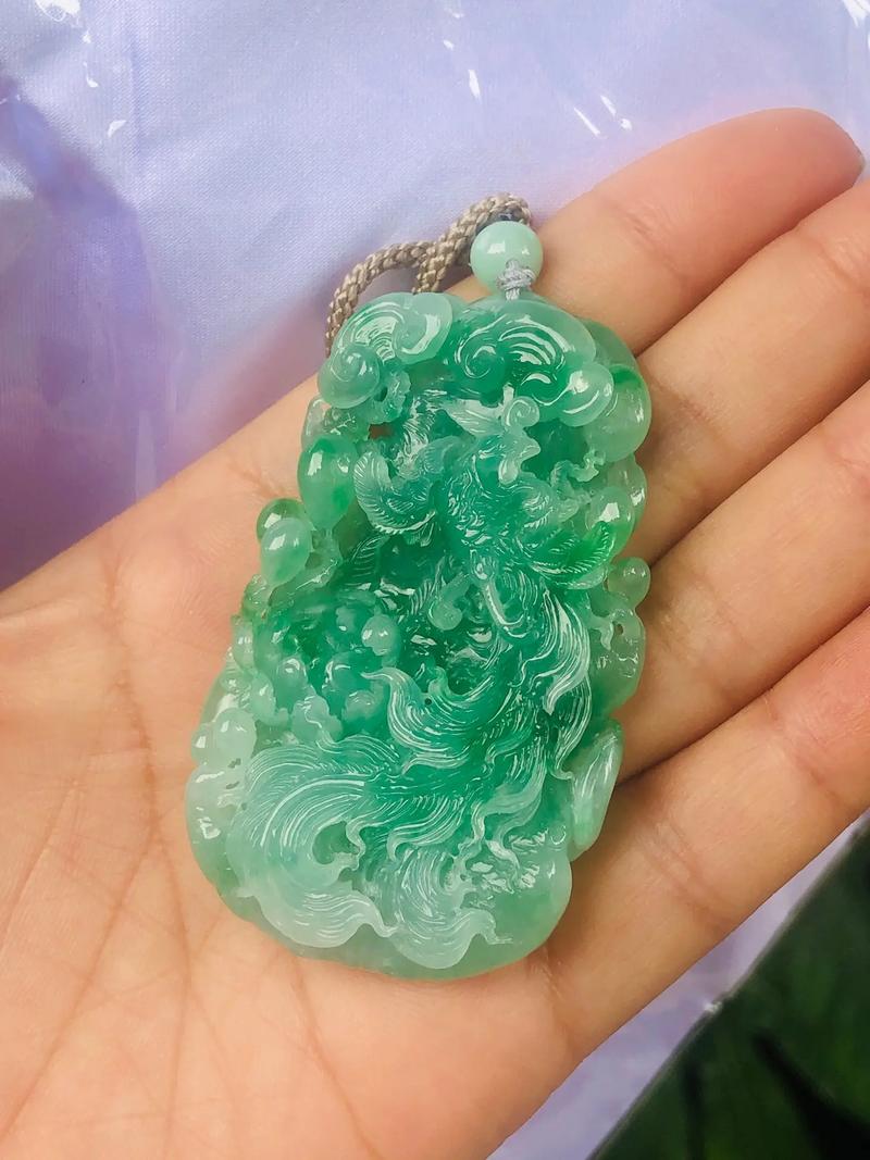 翡翠花开富贵挂件有什么特别的寓意吗？