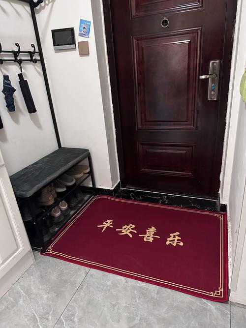 进门脚垫应该放在屋外还是屋内，更合适呢？
