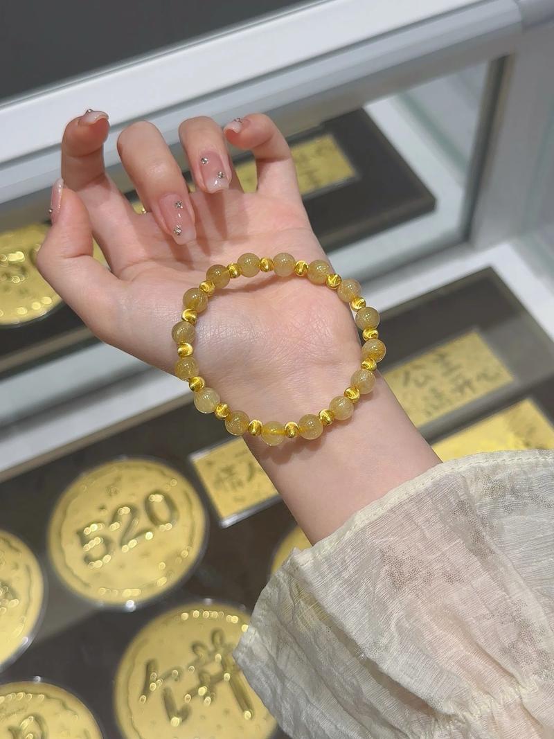 2026年水金命的人适合佩戴哪些饰品来增强海底金命运势？