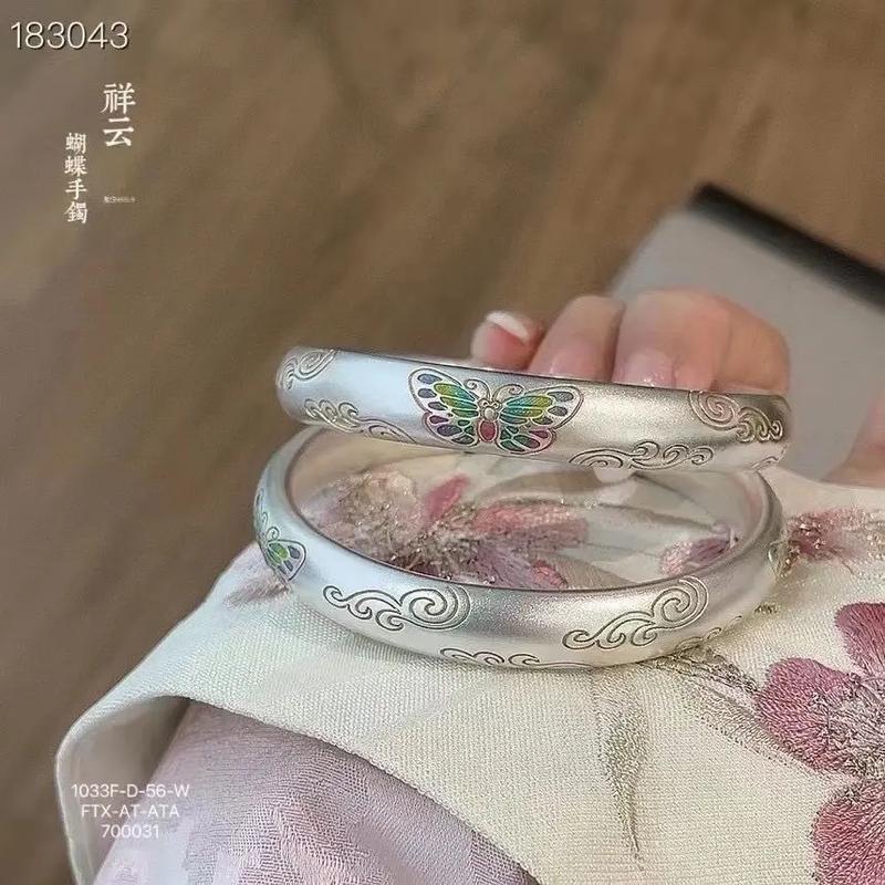 哪些属相的人不适合佩戴银手镯？