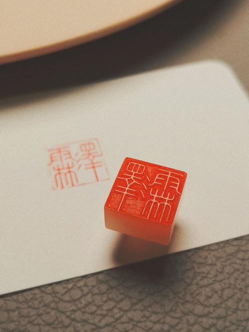 属鸡的泽霖这个名字中，泽霖是什么含义呢？