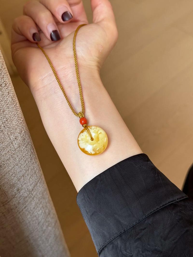 白蜡金命适合佩戴哪三种饰品来增强运势？