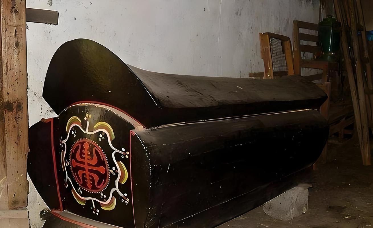 梦见黑色棺材预示着什么？是吉是凶？