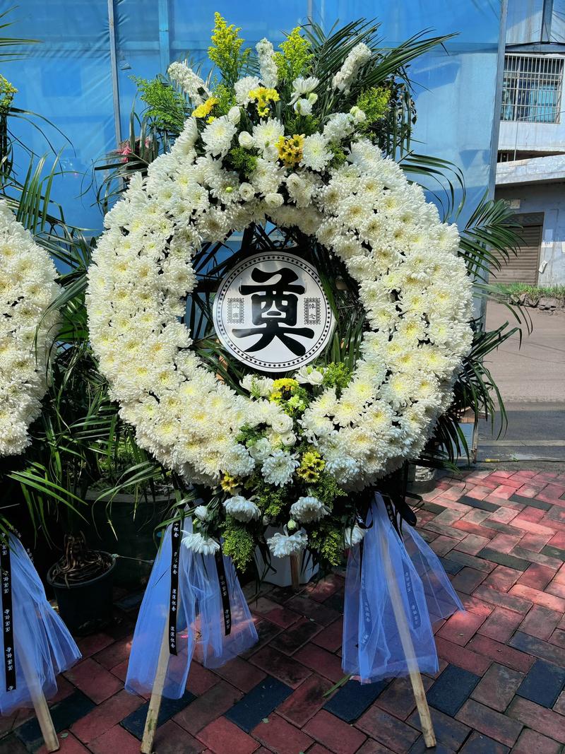 梦见送葬时拿花圈，这伙人送走逝者预示着什么征兆？