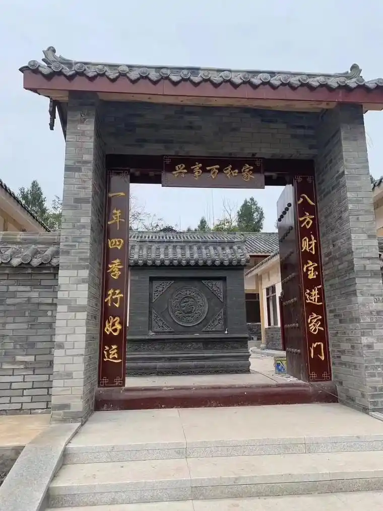 去年冬天村民请风水师改阳宅大门，效果如何？杨公风水改门案例分享？