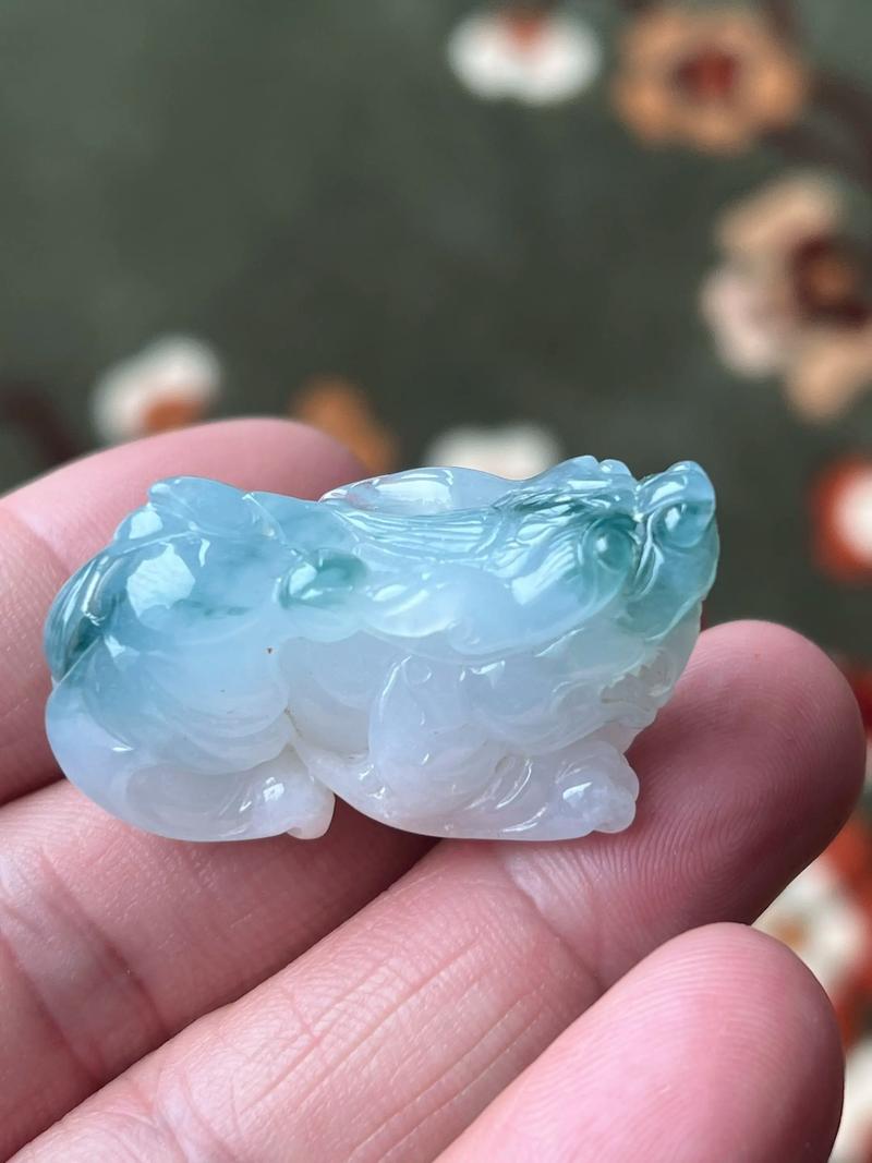 翡翠貔貅的寓意中，可以是：翡翠貔貅皮休的吉祥寓意究竟有哪些呢？