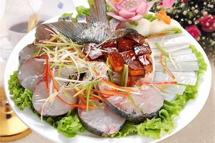 梦见吃大鱼大肉吃不完是什么预兆？有什么特殊含义吗？