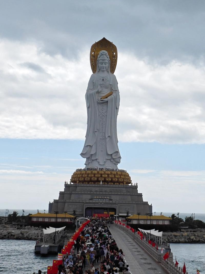 女人梦见跪拜观音菩萨像，这究竟是什么征兆？