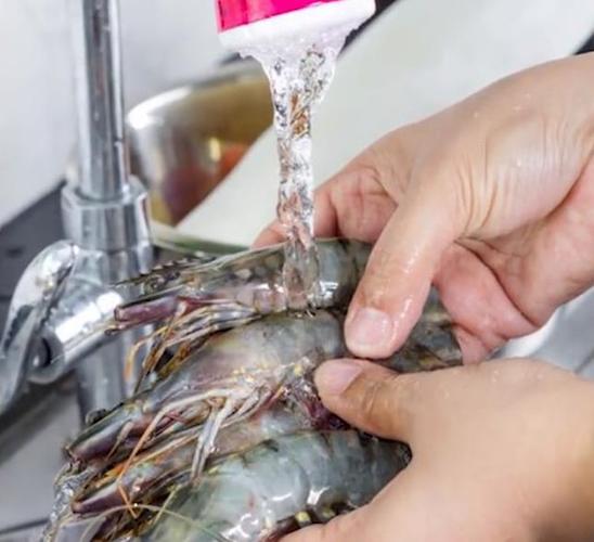 孕妇梦见洗虾是什么预兆？梦见洗鱼虾有什么特殊含义？