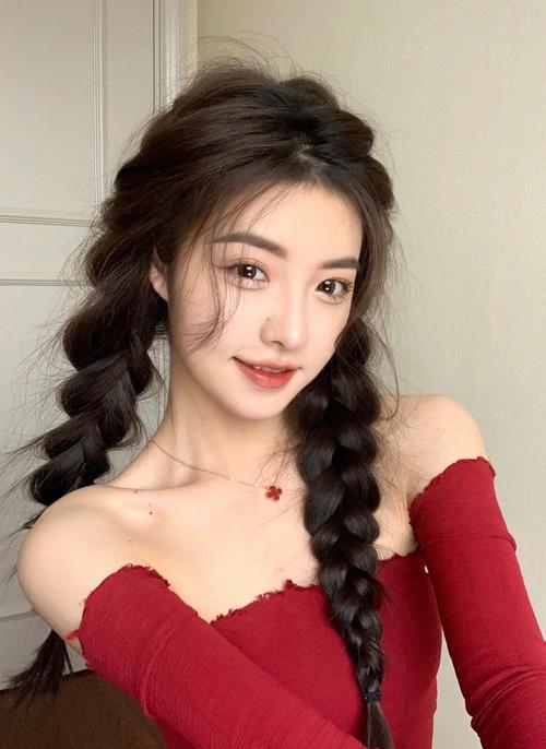 白羊座女生适合哪种辫子发型，哪一款嫩美得让人心动不以？