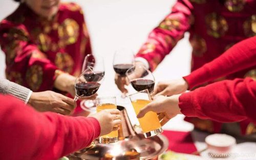 女人梦见去别人家做客不受欢迎是什么预兆？
