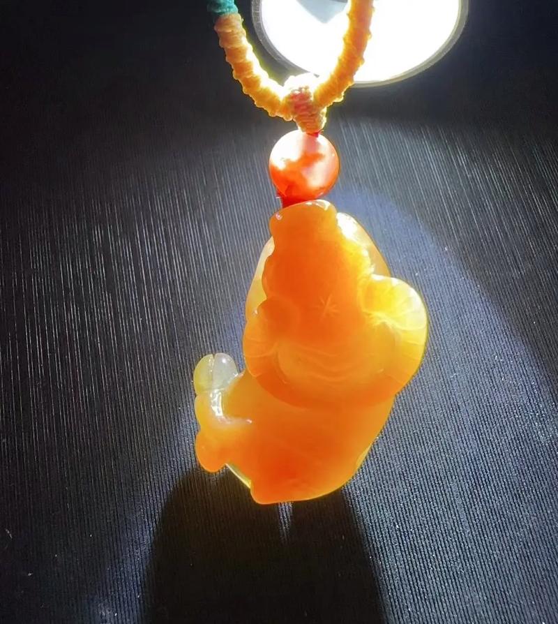 属牛开运摆件中，有没有什么挂件特别适合属牛的人佩戴？