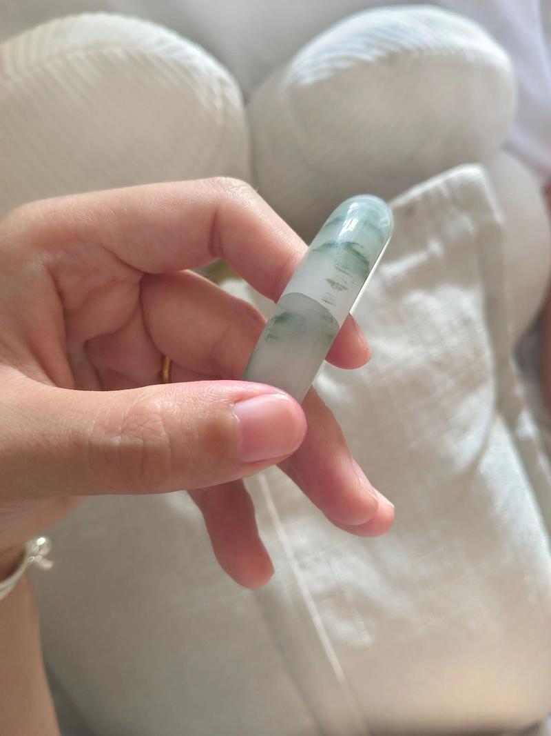 梦见玉镯碎了自己挡灾，这预示着什么不祥之事？