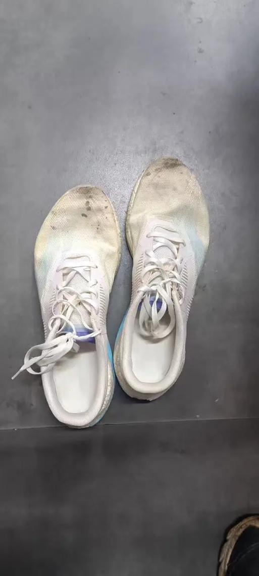 梦见鞋子擦不干净有什么特殊预兆或含义？