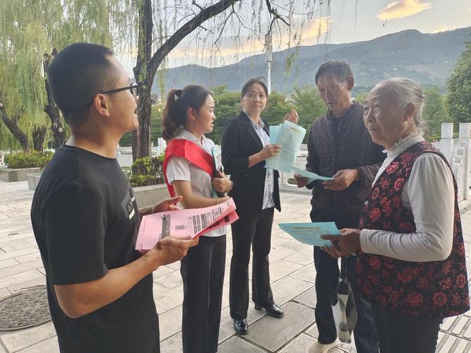 梦见和多人一起分发宣传单意味着什么？