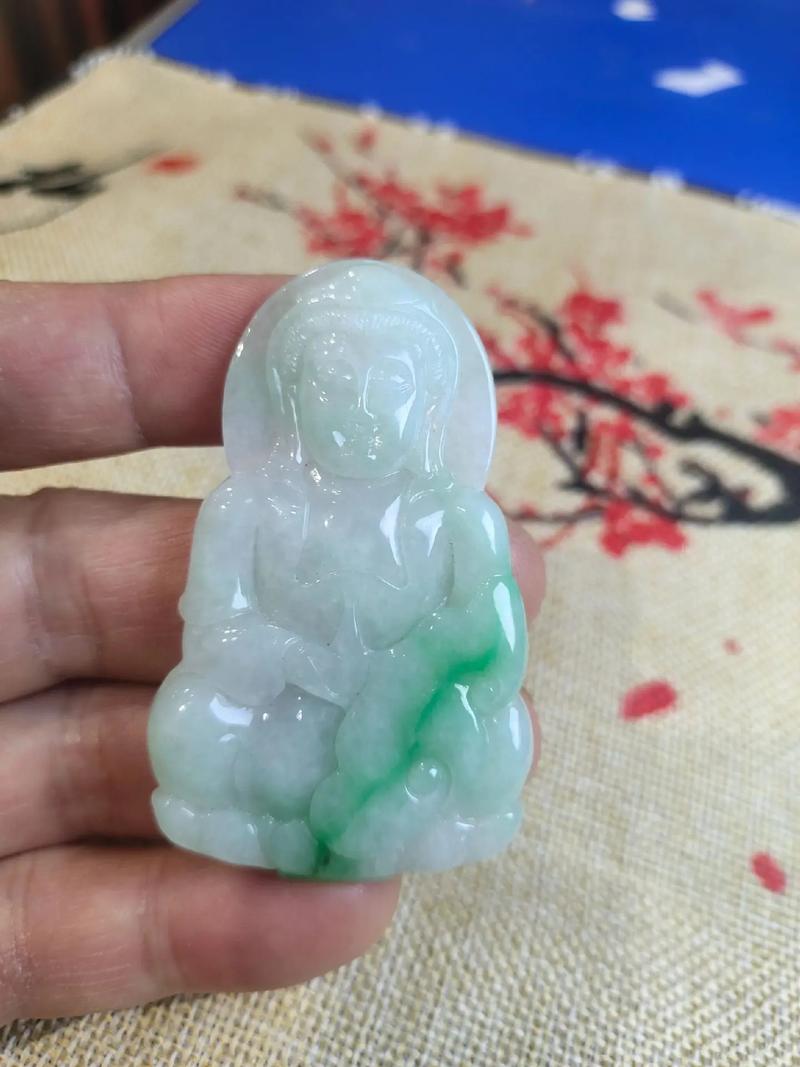 翡翠观音头上飘绿究竟有何深层寓意？