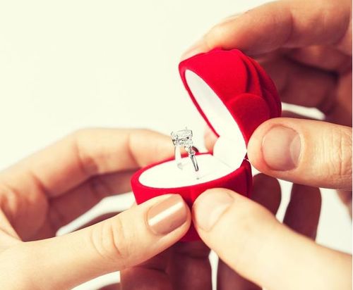 什么样的女命八字特征预示着注定会发横财？