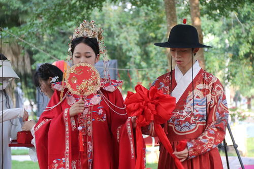 四川婚礼前传统习俗：热闹闹房，喜庆迎亲！