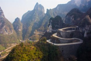 景点二：虎跳峡（小心石头！）