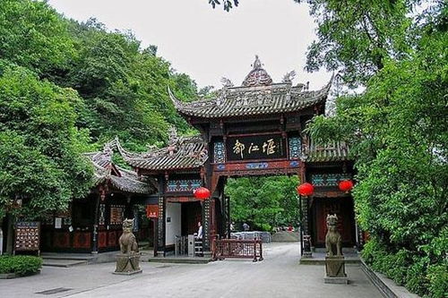 成都七月避暑大乱斗——到底要不要去青城山？