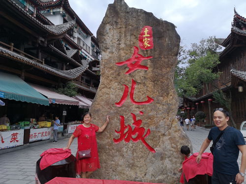 十八梯的前世今生：从臭水沟到网红打卡点