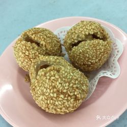 7. 煎堆（麻团）：圆滚滚的“财源滚滚”