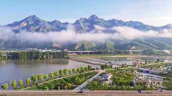 当我站在紫禁城旁边，我感觉自己是不是时间段旅行者？