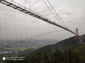 我滴妈呀！清江那个破玻璃桥差点把我送走！