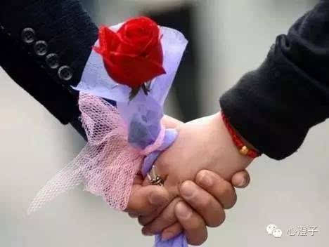 命里缺火的男人戴什么饰品,男命八字缺火佩戴什么饰品