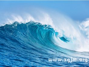 梦见大海巨浪翻滚，暗示什么？