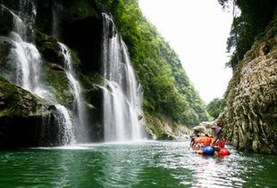 2. 梧桐山瀑布