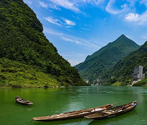 2026年重庆旅游攻略：一坨被火锅腌入味的魔幻5日游