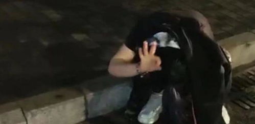 镜中女子微笑