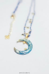 水命女性适合佩戴哪些首饰来彰显其特质？