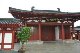 周边较小店：“炎热闹”与“宁静”兼备
