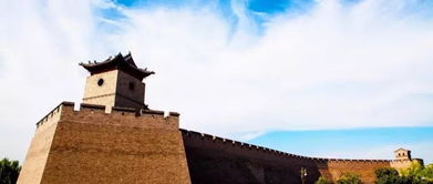 陈旧城墙：无声守望者