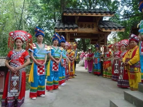 壮族歌圩坐家婚俗，风情婚恋盛宴！