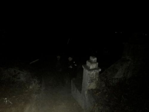 月黑风高大，  夜幕降临