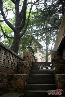林荫掩映的美丽画廊